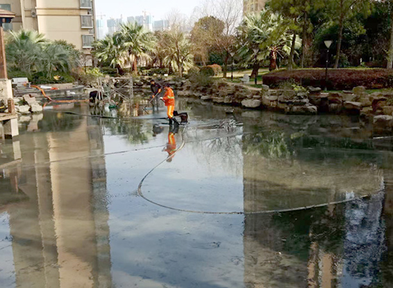 玉泉街道景观池淤泥清理